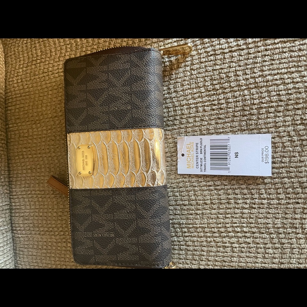 Michael Kors Travel Continental wallet/wristlet